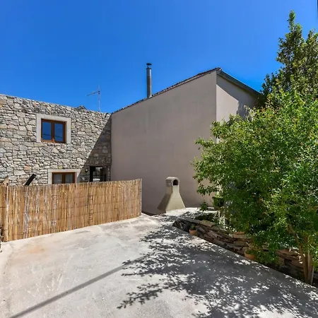 Holiday home Loro With Jacuzzi *