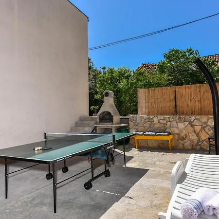 Loro House & Jacuzzi * Posedarje