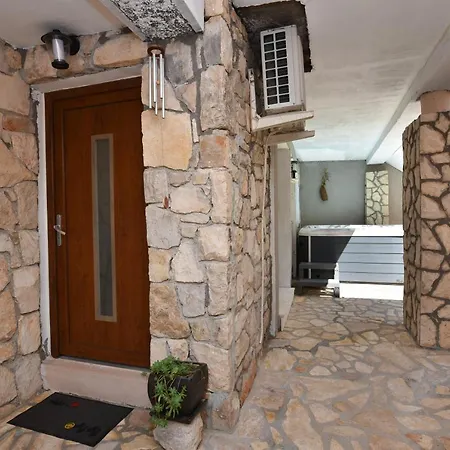 Holiday home Loro With Jacuzzi *