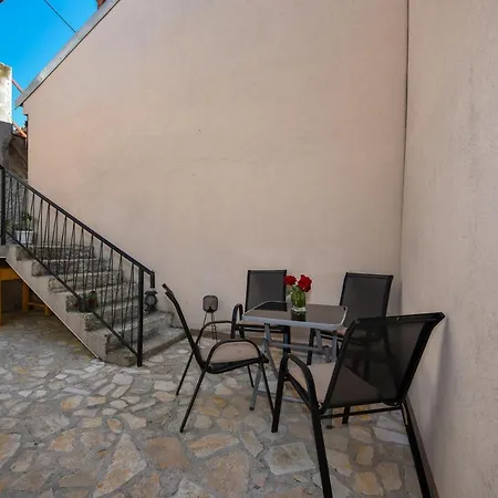 Loro With Jacuzzi Holiday home Posedarje