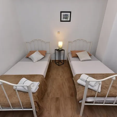 Loro House & Jacuzzi Posedarje