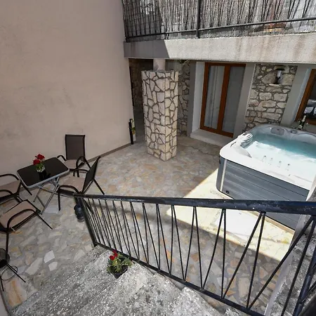 Loro With Jacuzzi Holiday home