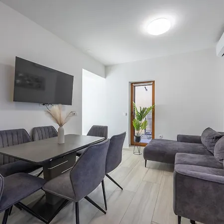 Loro House & Jacuzzi * Поседарье