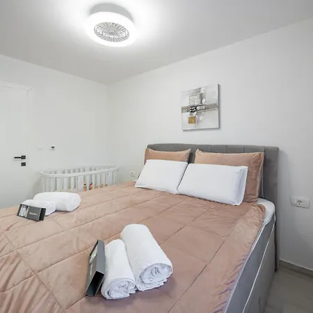 Loro House & Jacuzzi * Поседарье