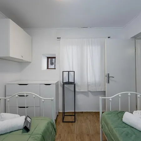 Дом отдыха Loro House & Jacuzzi