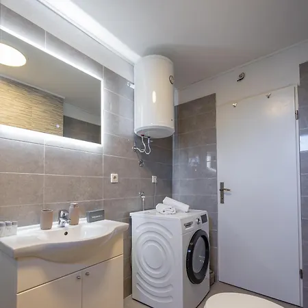 Loro House & Jacuzzi Поседарье