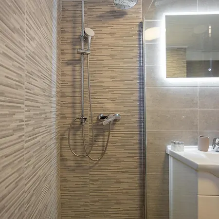 Loro House & Jacuzzi Поседарье