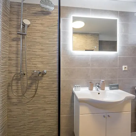 Дом отдыха Loro House & Jacuzzi *
