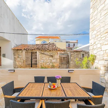 Loro House & Jacuzzi * Поседарье
