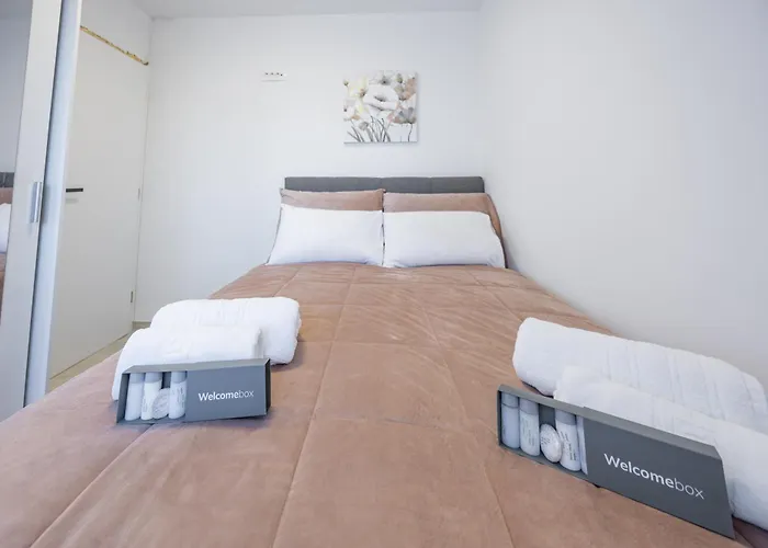 Loro House & Jacuzzi Ferienhaus *