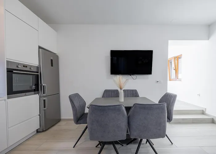 Ferienhaus Loro House & Jacuzzi *