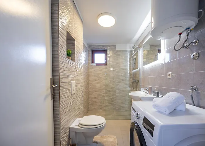 Ferienhaus Loro House & Jacuzzi *