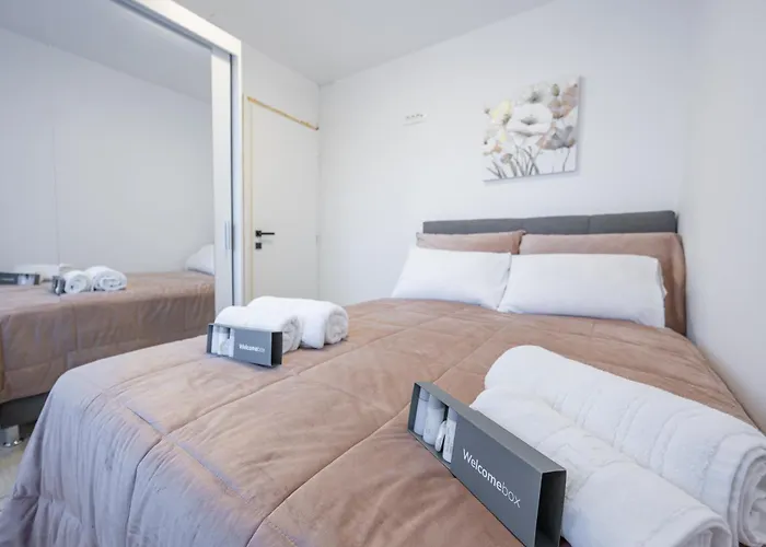 Loro House & Jacuzzi Ferienhaus