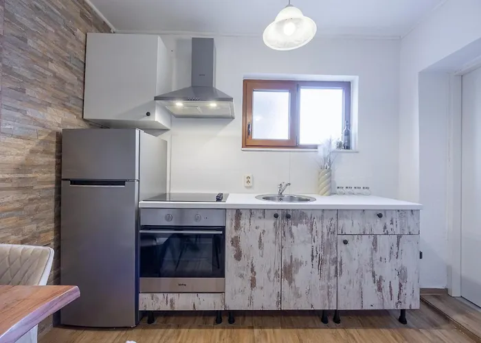 Loro House & Jacuzzi Ferienhaus *