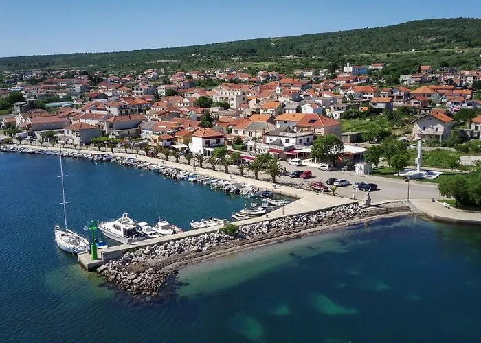 Loro House & Jacuzzi *