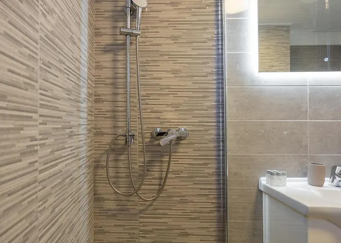 Loro House & Jacuzzi Posedarje