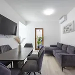 度假居 Loro House & Jacuzzi