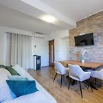 Loro House & Jacuzzi 度假居 珀塞达耶