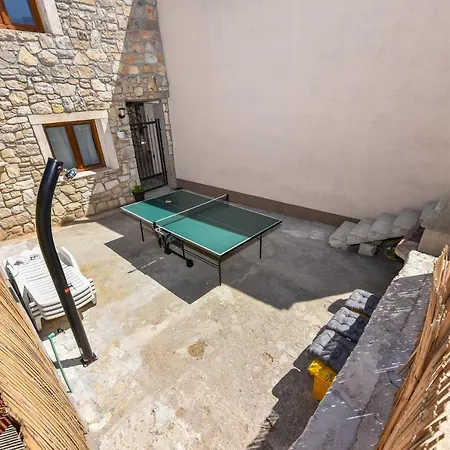 Prázdninový dům Loro With Jacuzzi Posedarje