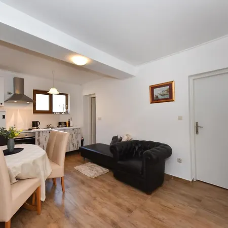 Loro House&jacuzzi *