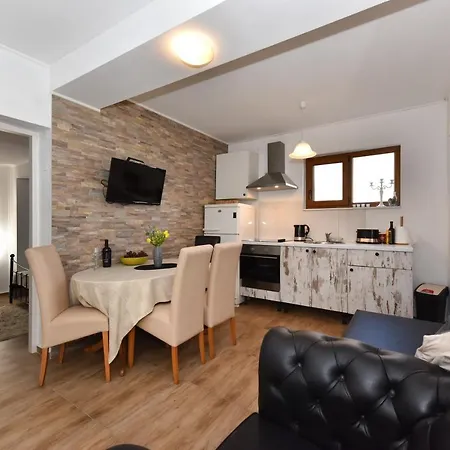 Loro House&jacuzzi Posedarje