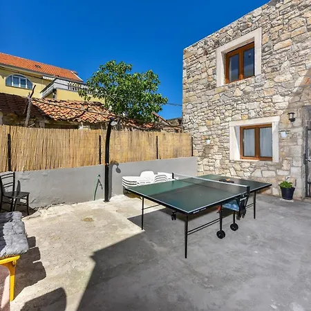 Loro House & Jacuzzi بوسيدارجي