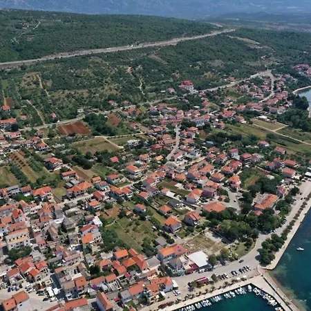 Loro House & Jacuzzi بوسيدارجي