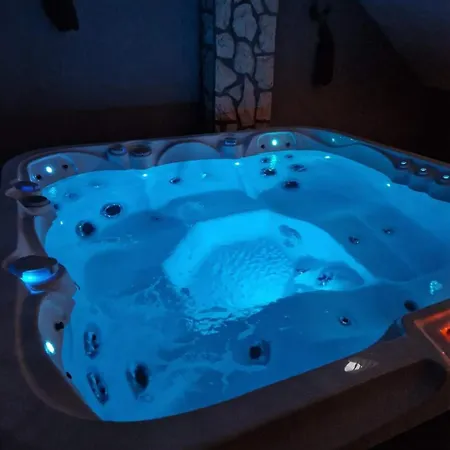 Loro With Jacuzzi Feriehus