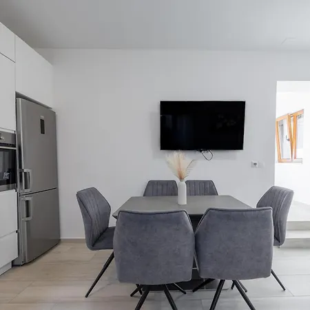 Сasa de vacaciones Loro House & Jacuzzi *