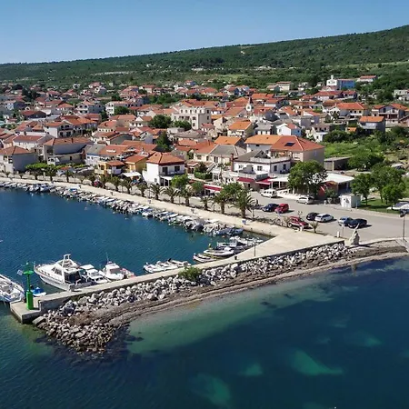 Loro House & Jacuzzi *