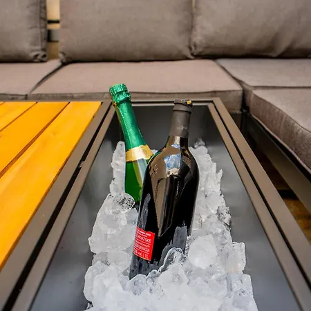 Loro House & Jacuzzi *