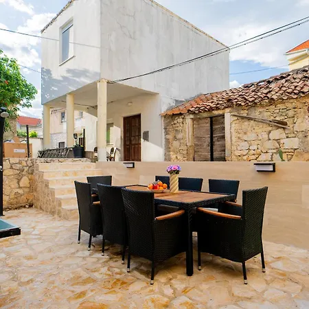 펜션 Loro House & Jacuzzi 포세다르예