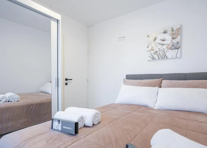 Сasa de vacaciones Loro House & Jacuzzi Posedarje