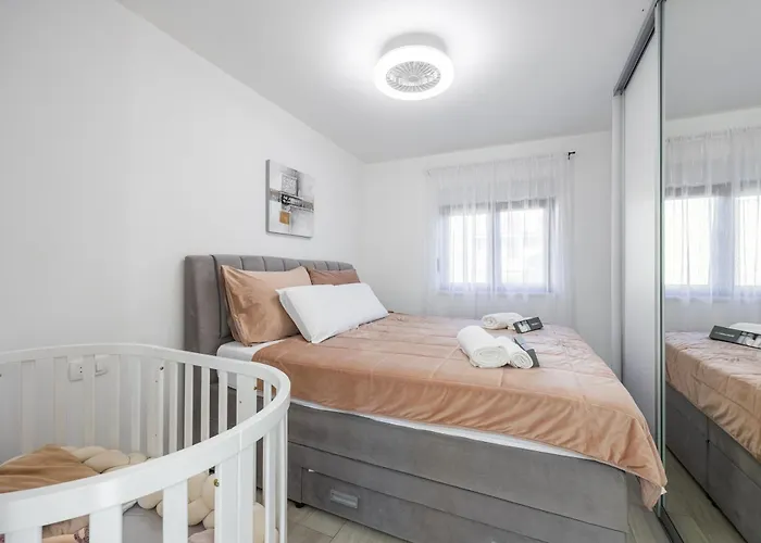 Loro House & Jacuzzi Posedarje