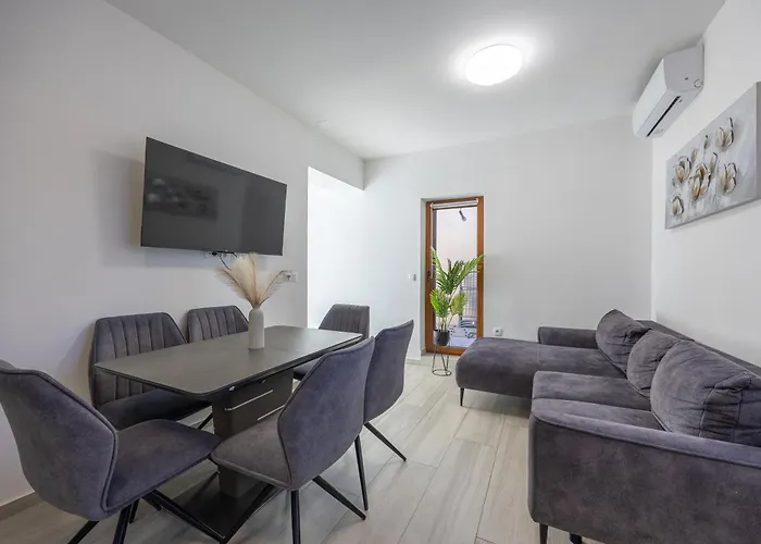 Loro House & Jacuzzi * Поседарье