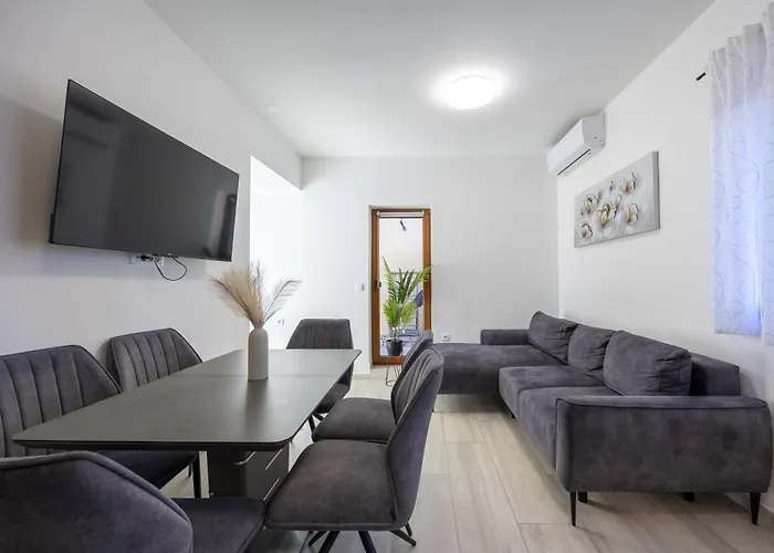 Сasa de vacaciones Loro House & Jacuzzi