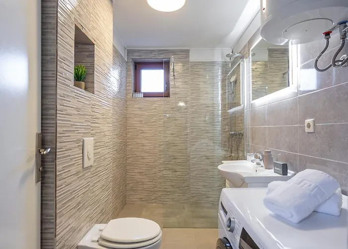 Loro House & Jacuzzi